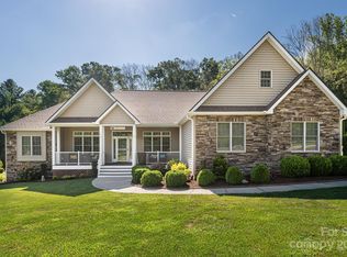 377 Old Gait Dr, Hendersonville, NC 28739