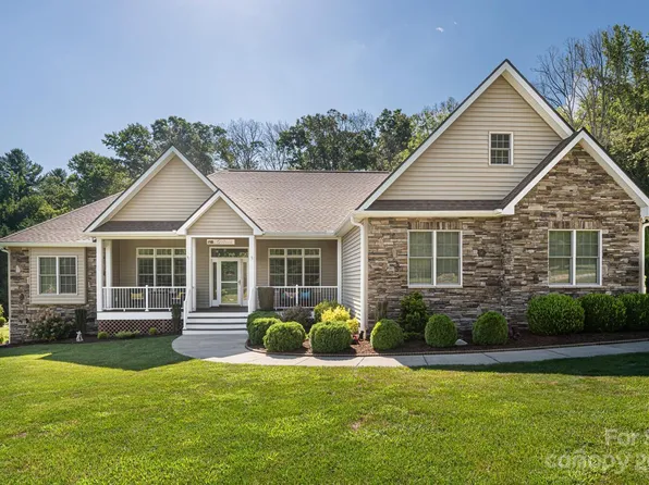 377 Old Gait Dr, Hendersonville, NC 28739