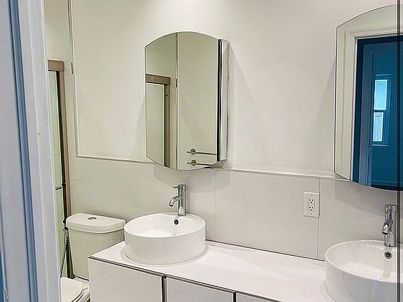 5th image of 240NW149 Saint Casa