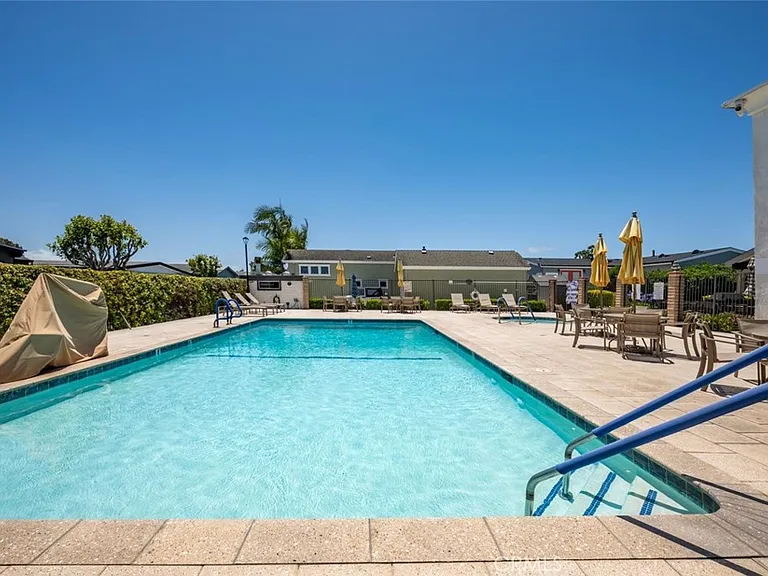 4292 Lahaina Dr — Photo 16