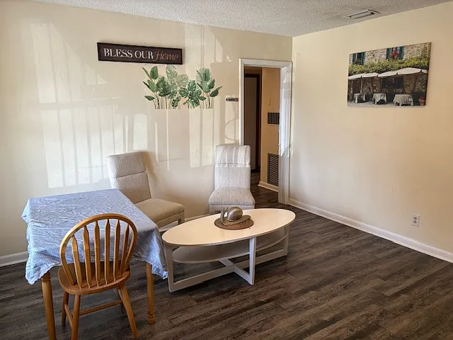 4 bed, 1850 sqft, $1,950 — Photo 1