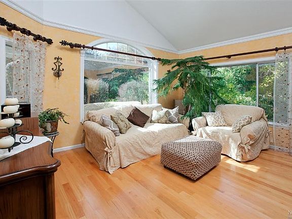 2nd image of 10 Oxford Ct