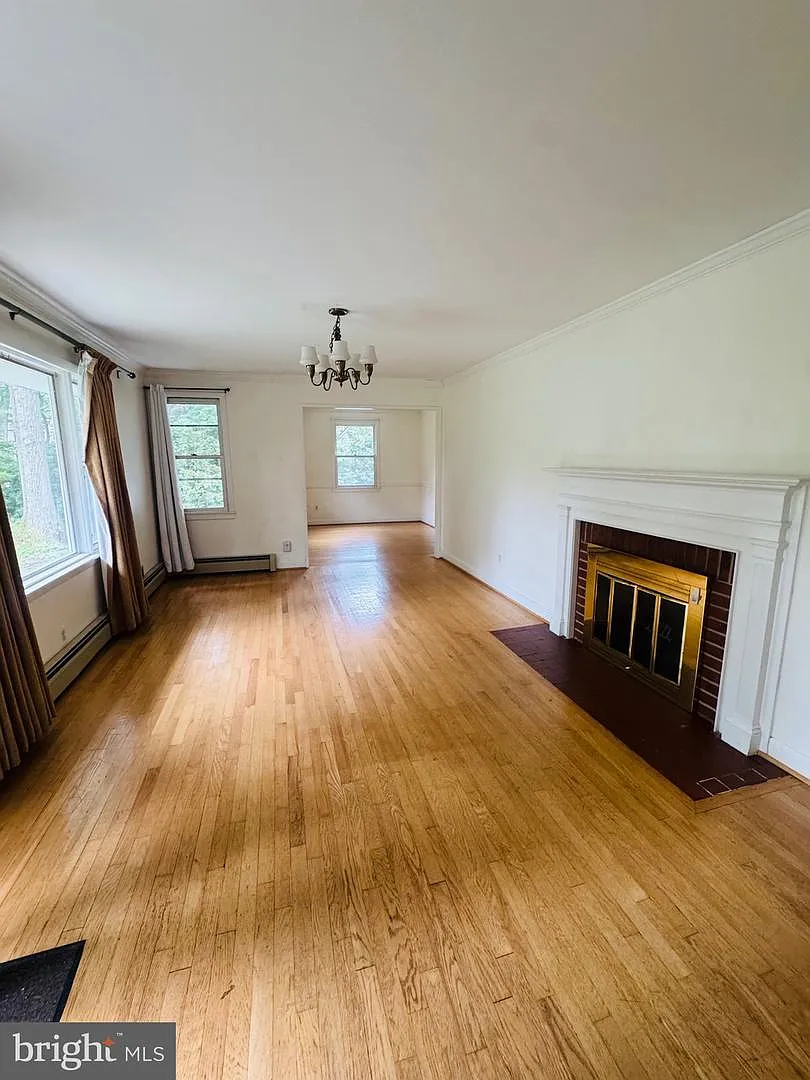 4 bed, 4660 sqft, $4,200 — Photo 3
