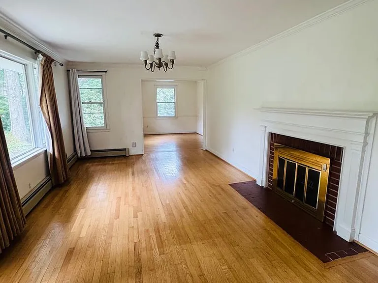 4046 Elizabeth Ln — Photo 3