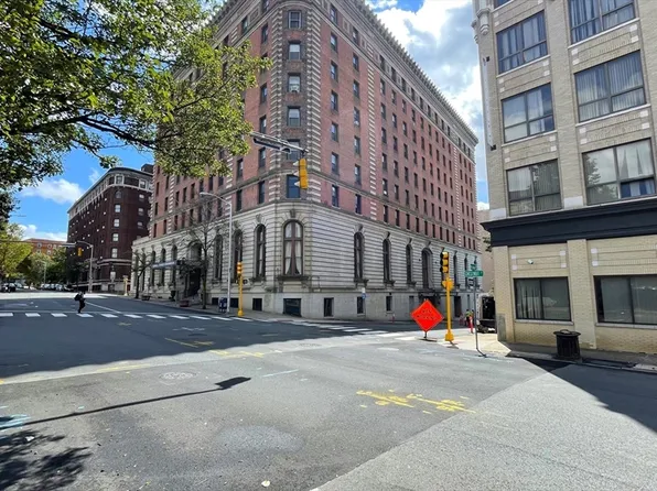 140 Chestnut St APT 610, Springfield, MA 01103