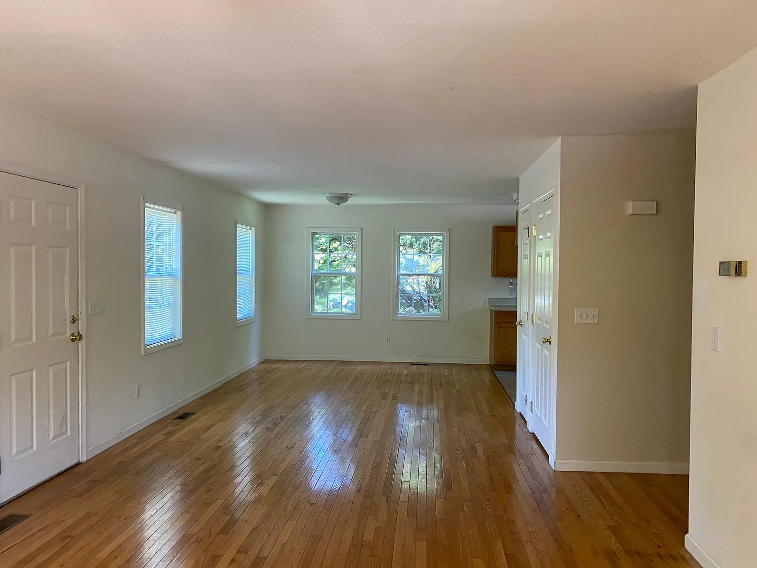 3 bed, 2.5 bath, $1,600 — Photo 3