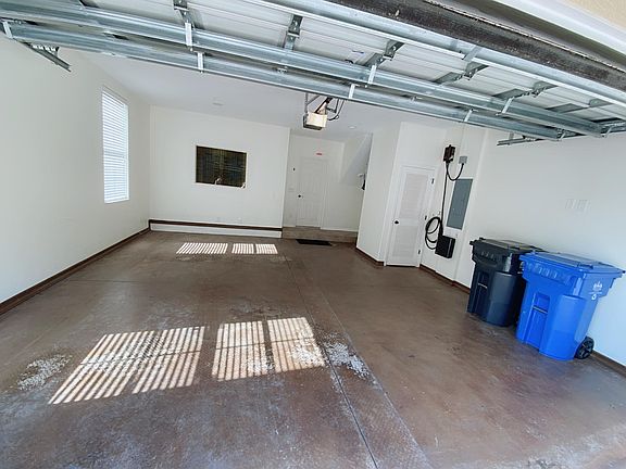 3rd image of 920 Sombra St