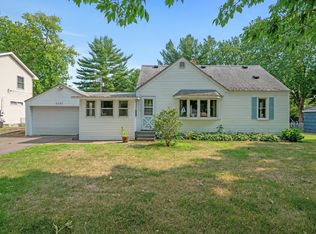 2280 Oakwood Dr, Mounds View, MN 55112