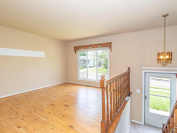 5th image of 1812 Columbus Dr