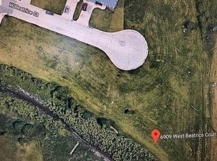 6909 W Beatrice Ct, Milwaukee, WI 53223