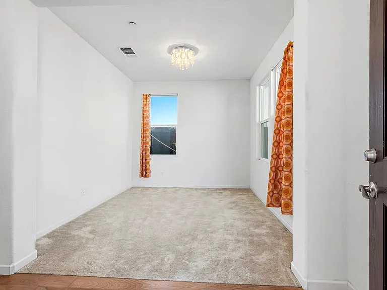 2260 Gallery Dr — Photo 4