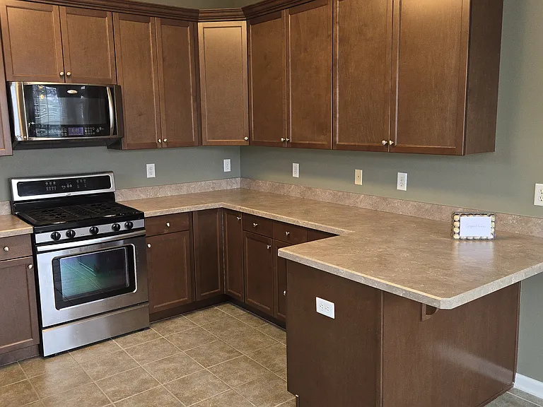 521 Sloan Ct — Photo 25