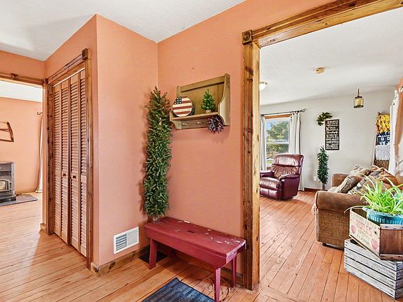 3rd image of 4861 Carpenter Rd