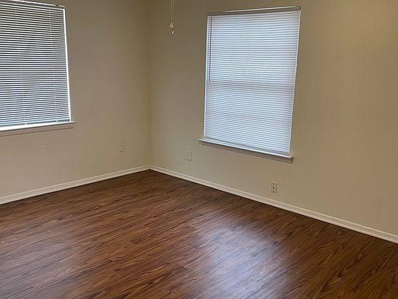 4th image of 3220 Matthews Dr