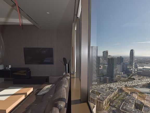 3rd image of 1100 Wilshire Blvd APT 3202