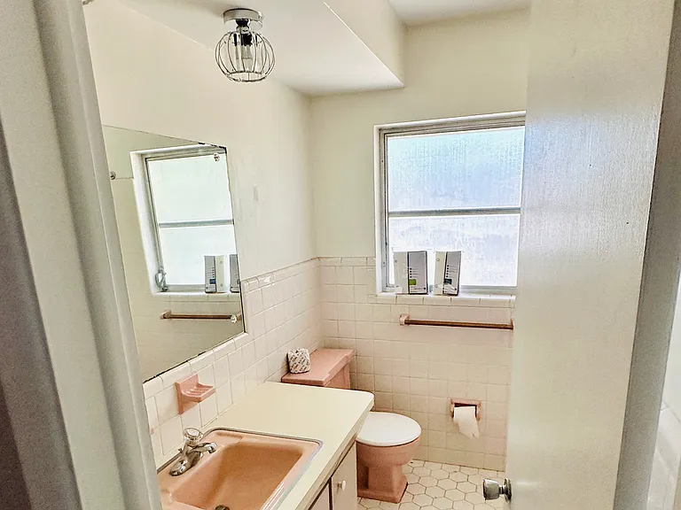 2nd bathroom with tub and nice lighting