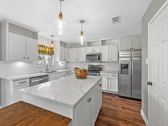 3rd image of 1516 Sequoia Grove Ln