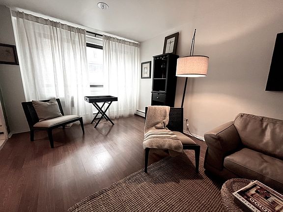3rd image of 6300 N Sheridan Rd APT 203