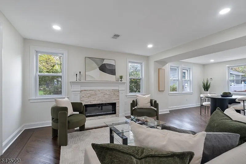 3 bed, 2.5 bath, 1800 sqft, $5,500 — Photo 3