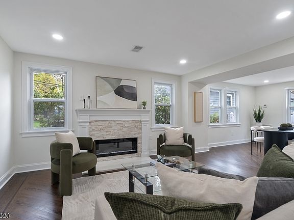 3rd image of 6 Dawes Ave