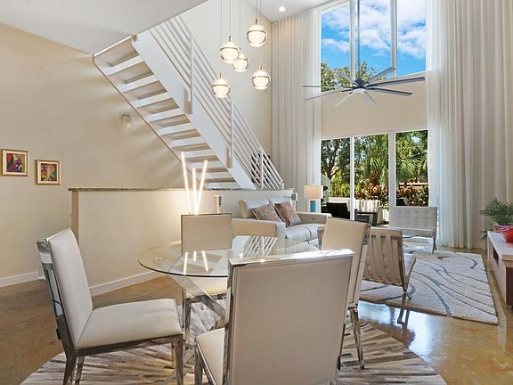 3rd image of 814 NE 28th Street #814
