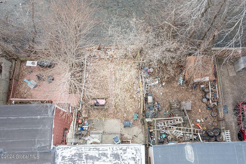 5th image of 46 Ida St.