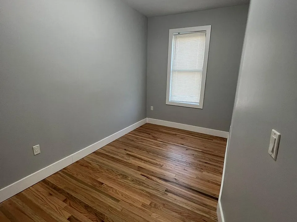 187 Woodlawn Ave #1B