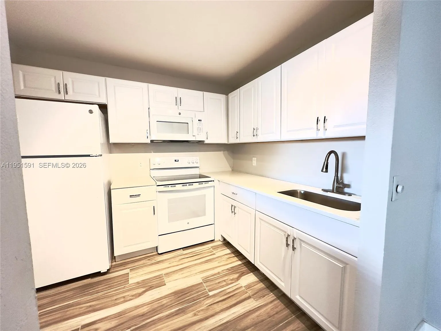 Kings Point Monaco Condos — Photo 2