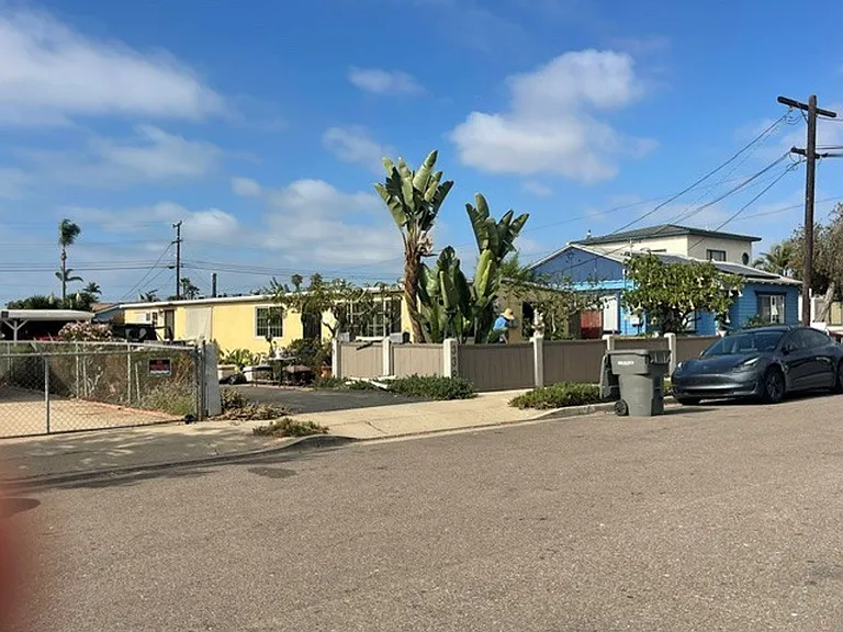 336-338 Daisy Ave — Photo 1