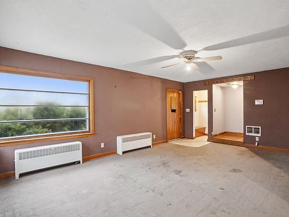 4th image of 305 4th Ave SE