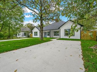 913 W 12th St, Bonham, TX 75418