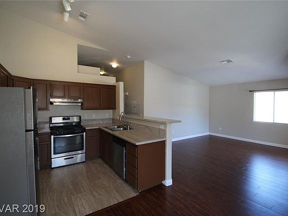 2nd image of 2110 N Los Feliz St #2042