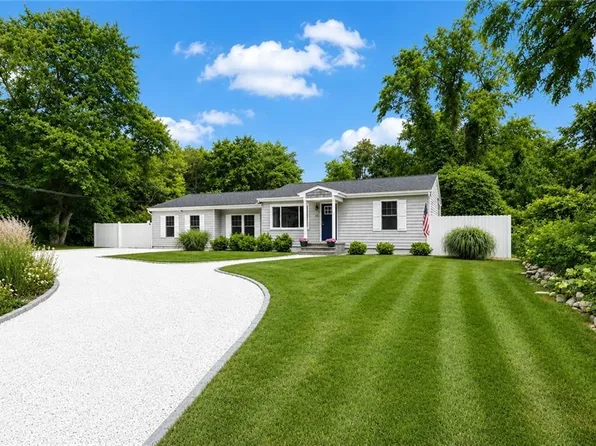 48 Foddering Farm Rd, Narragansett, RI 02882