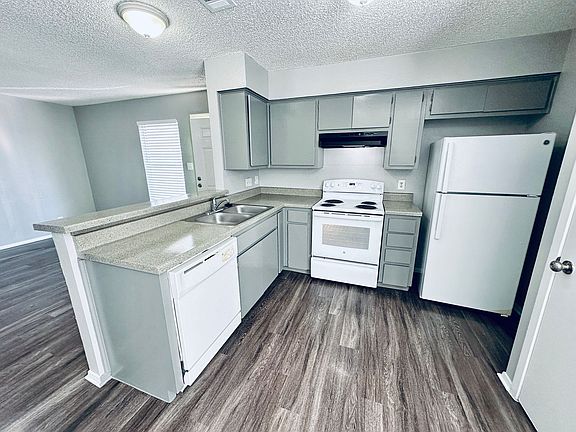 4th image of 5500 Rose Hill Cir APT C