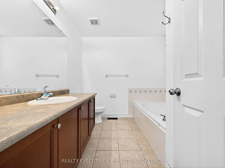 389 Wright Cres — Photo 21