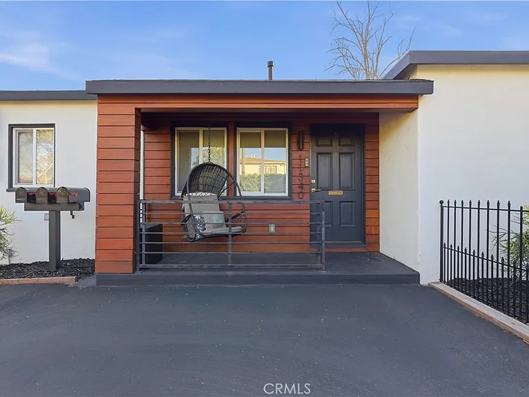 11342 Emelita St — Photo 2