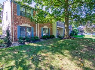 67 Crabapple Ln, Franklin Park, NJ 08823