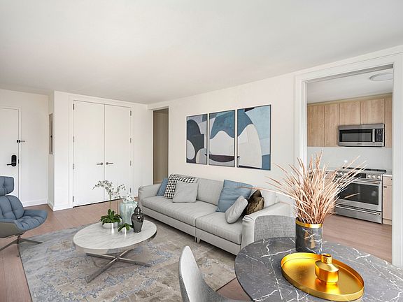 3rd image of 220 E 72nd St APT 15A