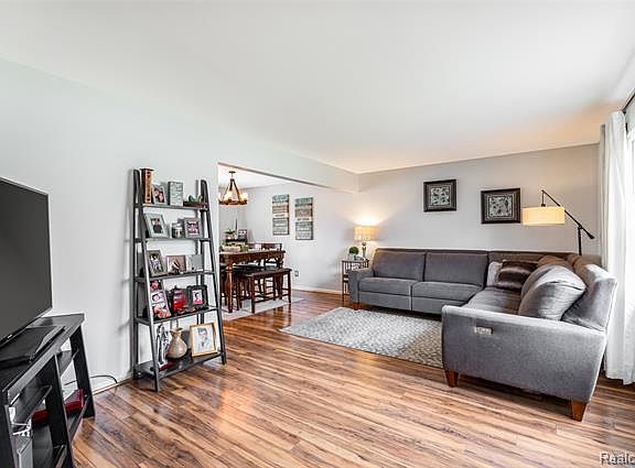 5th image of 34435 Deborah Ct