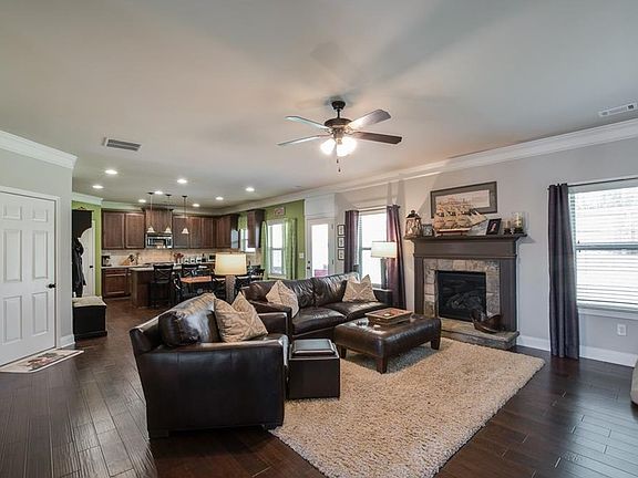 3rd image of 915 Mulberry Bay Dr