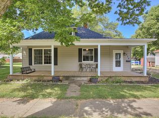 414 S Hamilton St, Monticello, IL 61856