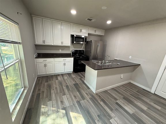 4th image of 2826 McGee St