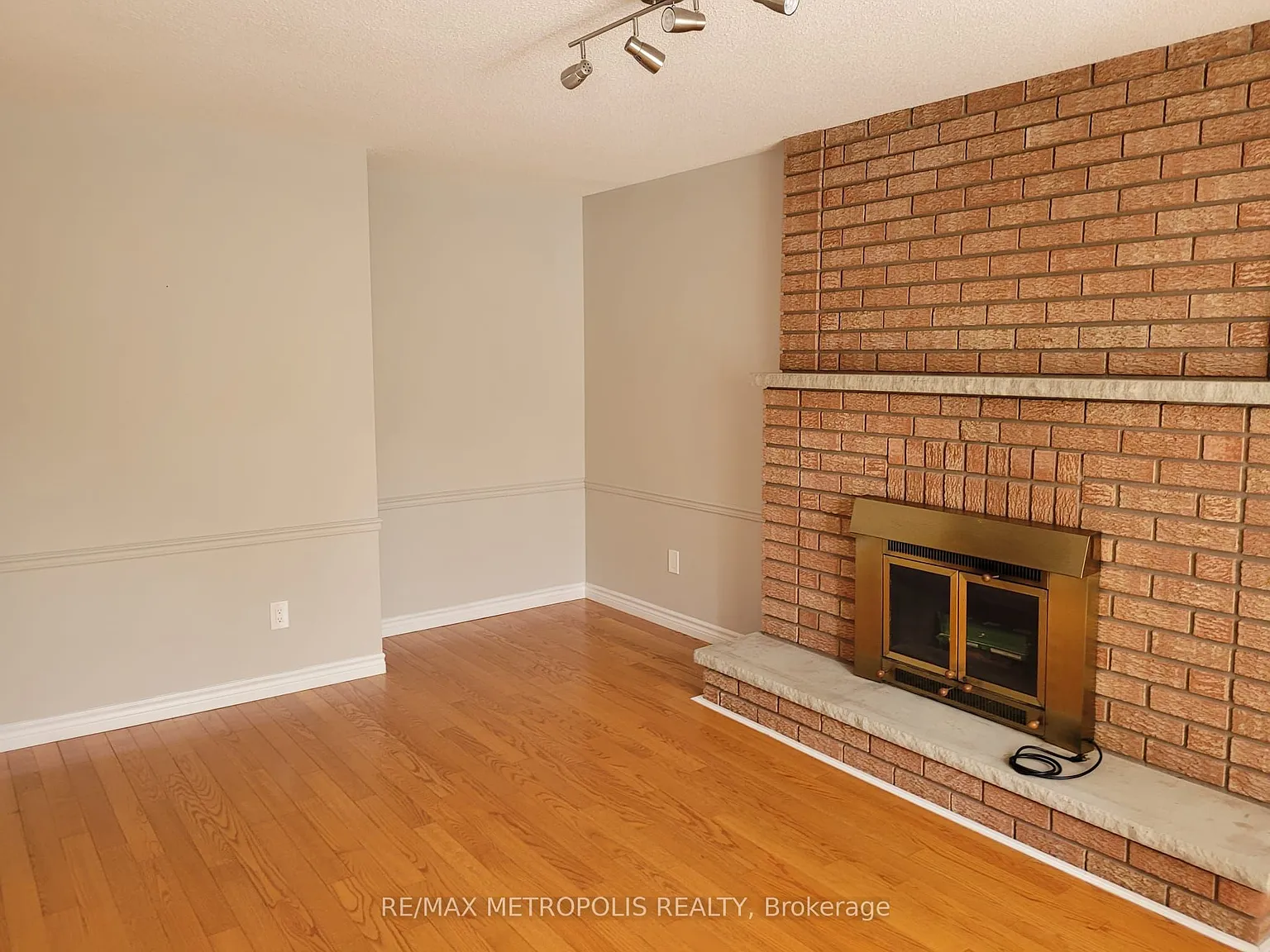 4 bed, $3,800 — Photo 3