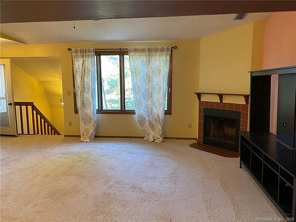 3rd image of 81 Little Oak Ln