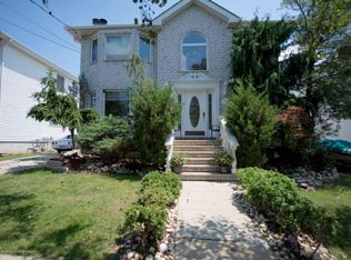 493 Main St, Staten Island, NY 10307