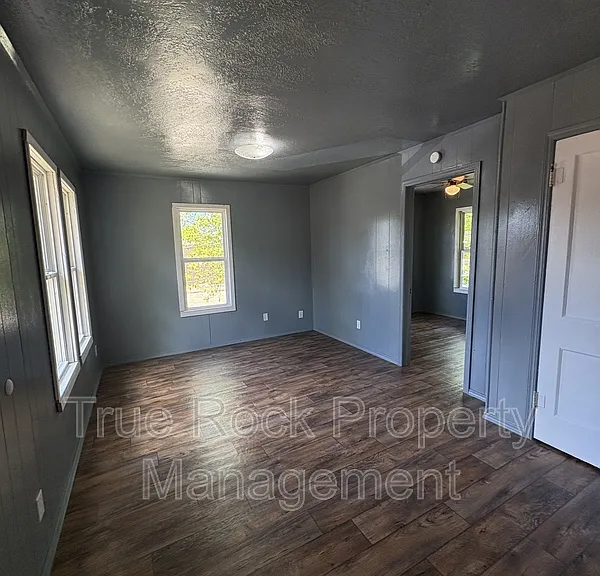 522 S Stonewall St — Photo 3