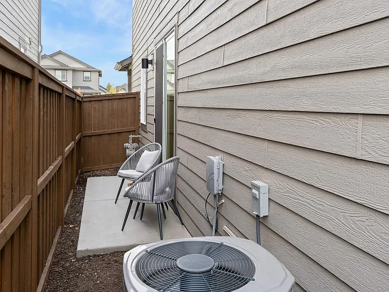 2376 NE Victor Pl — Photo 14