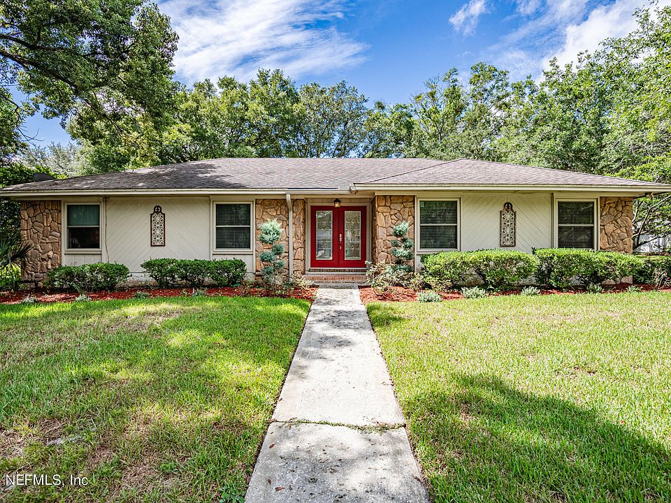 1st image of 1642 VILLAGE Way