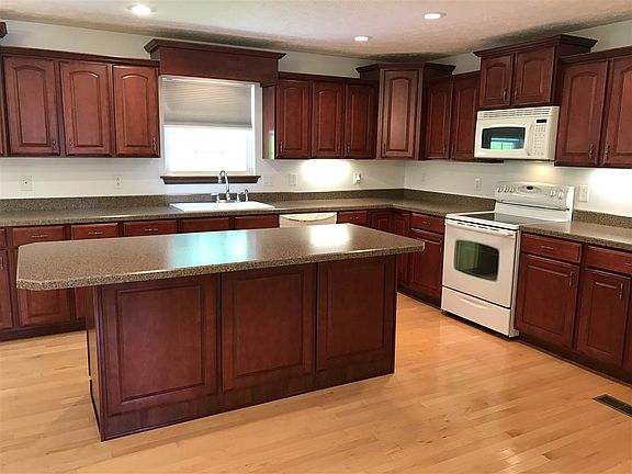 4th image of 108 Highland Oaks Ln