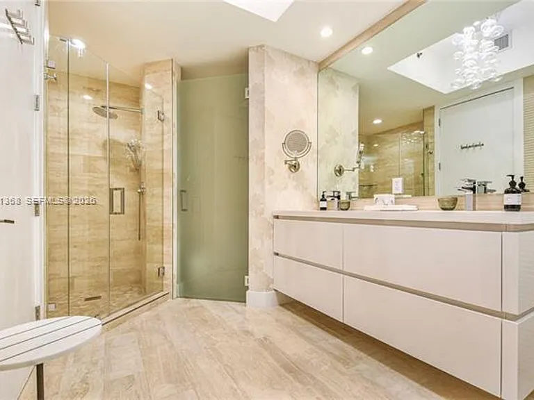100 S Pointe Dr #2806 — Photo 22